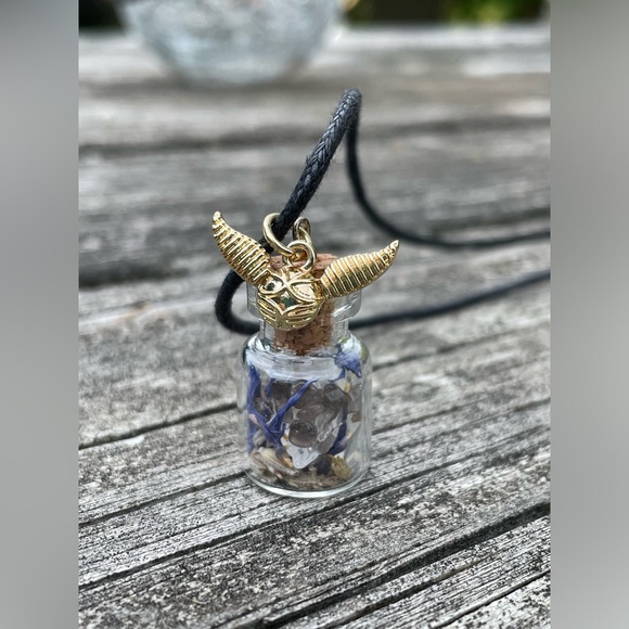 Golden Snitch Hand Crafted Crystal Necklace Harry Potter Collection - Picture 3 of 4